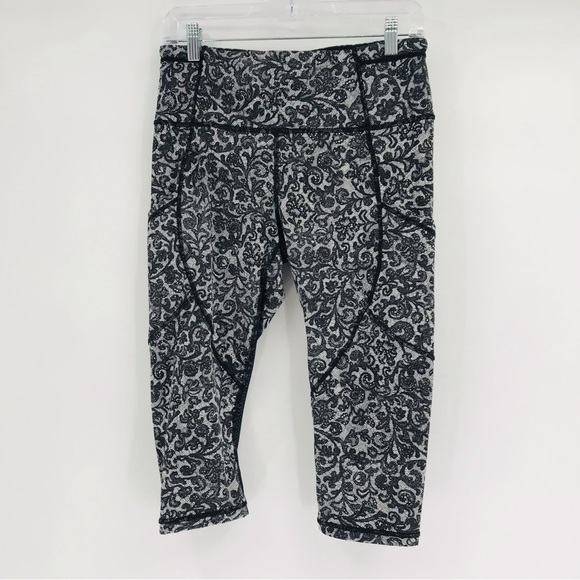 lululemon athletica Pants - Lululemon High Rise Damask Print Crop Leggings